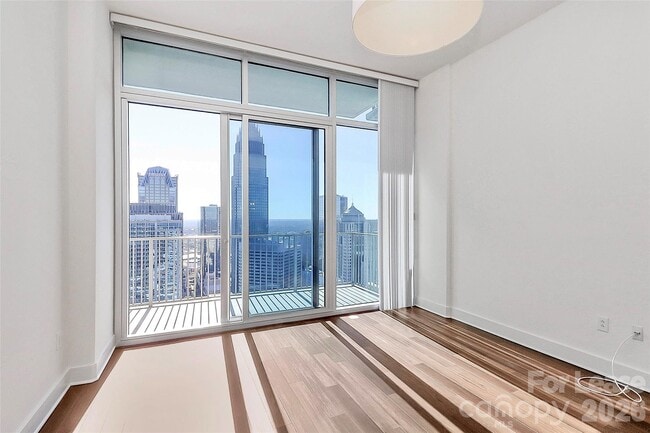 Building Photo - 215 N Pine St