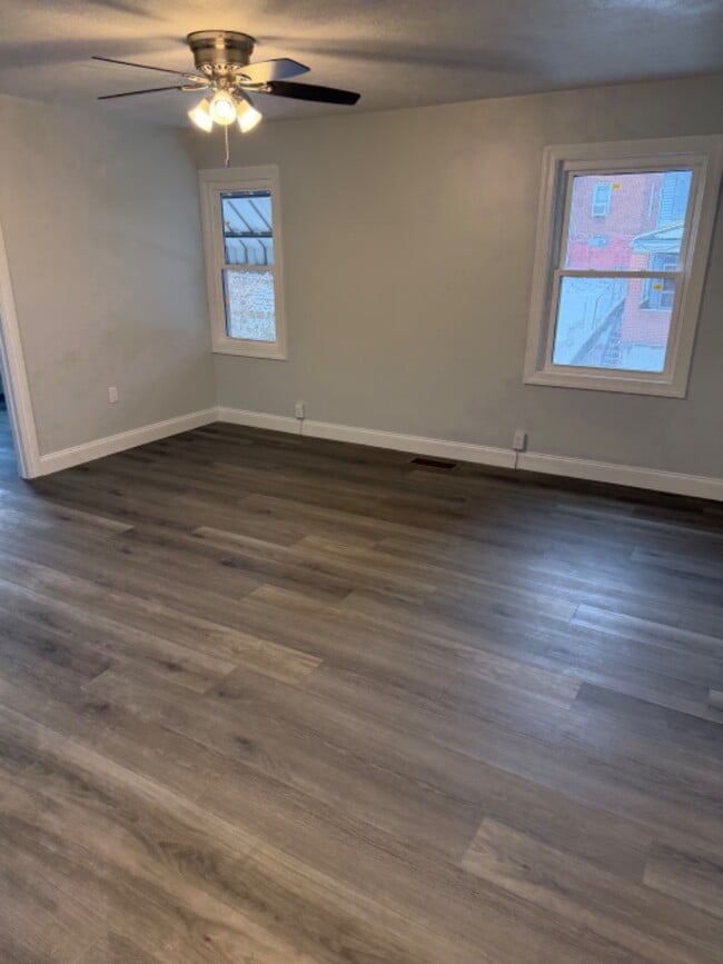 Building Photo - 13 Earl St