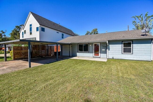 Primary Photo - 7418 Jalna St