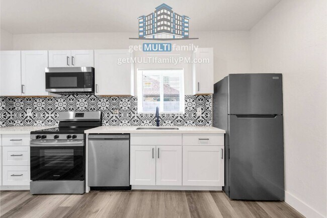 Building Photo - 1006 E Pasadena Ave