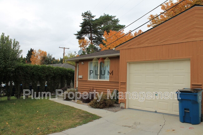 Building Photo - 134 SW Higgins Ave