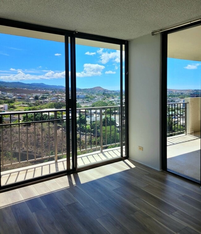 Building Photo - AVAILABLE | One Bedroom, One Bathroom | Lo...