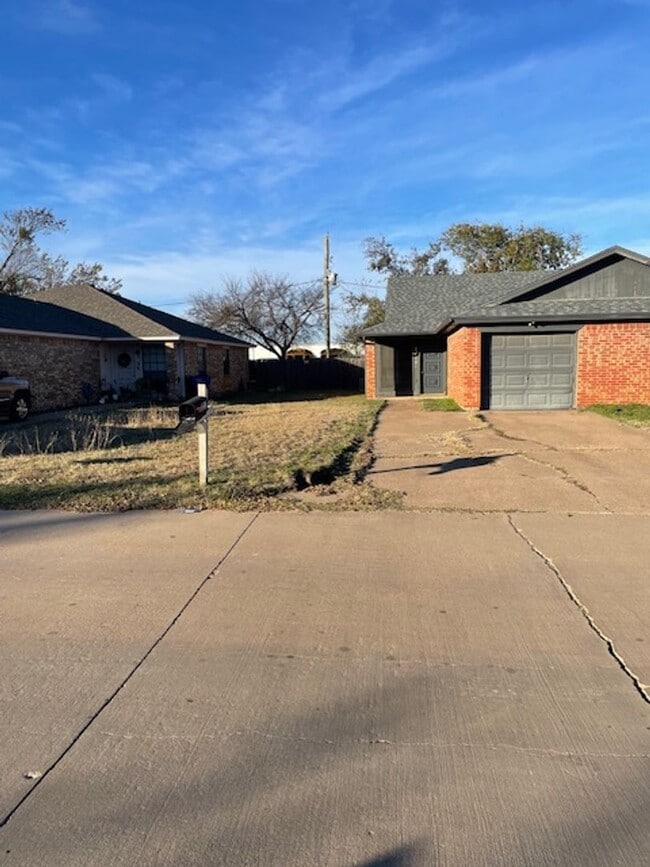 Building Photo - 322 Spring Branch Ln