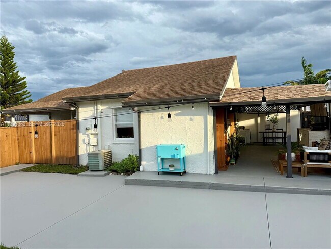 Building Photo - Southwest 125th Avenue Road, Miami, FL 33177 - 3 BR 1.5 BA single-family home