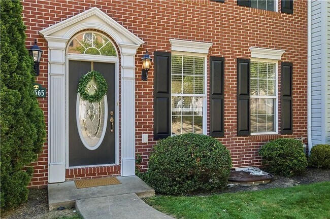 Building Photo - 10565 Cherry Grove Ct