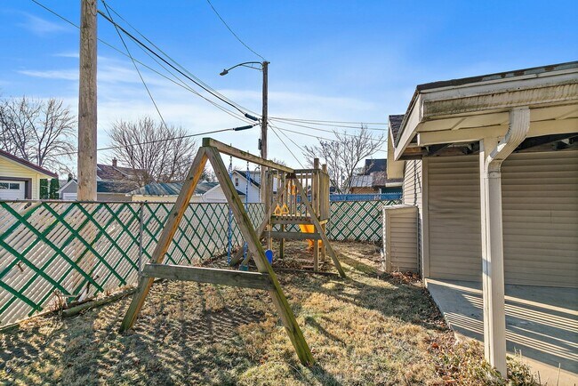 Building Photo - 2413 Crosby St