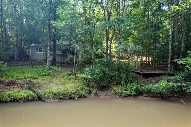 Building Photo - 218 River Dr