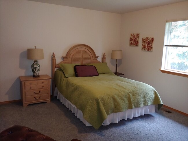 Building Photo - "Welcome to the fully furnished rancher wi...