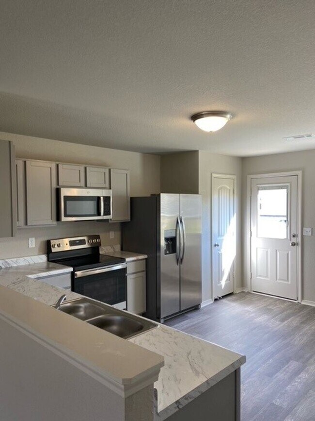 Building Photo - Four Bedroom | Two Bathroom Home in Woods ...