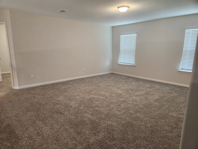 Building Photo - 271 Chestnut Dr