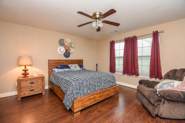 Building Photo - 10735 Cobblecreek Way