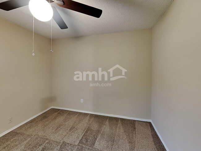 Building Photo - 8432 Odell St