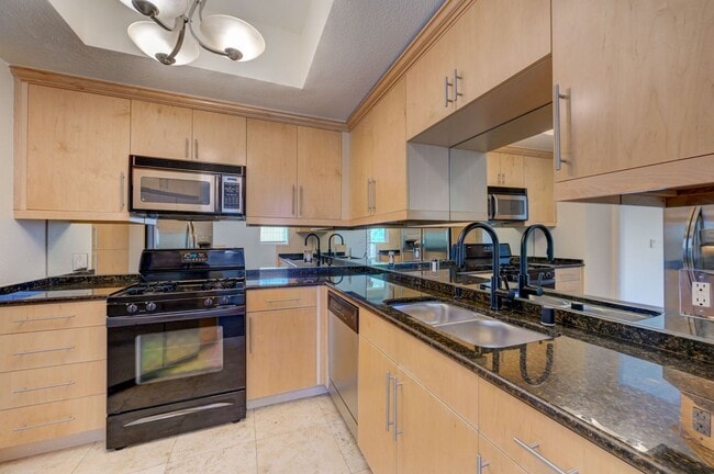 Building Photo - 270 E Flamingo Rd