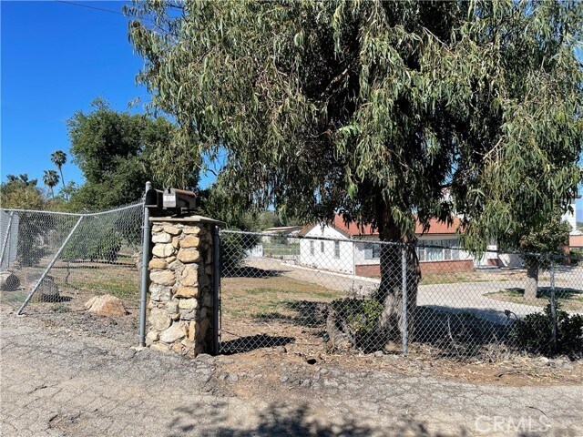 Building Photo - 2751 Batson Ave