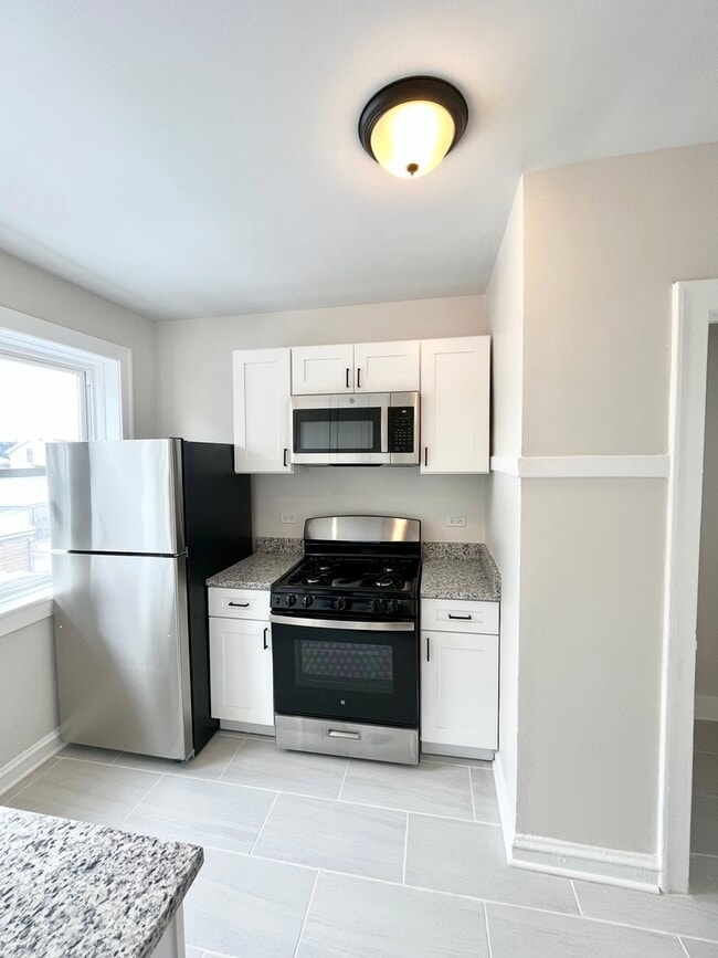 Building Photo - 1148 N Lawndale Ave