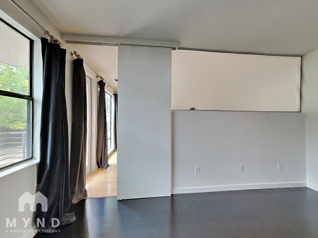 Building Photo - 4040 N Hall St