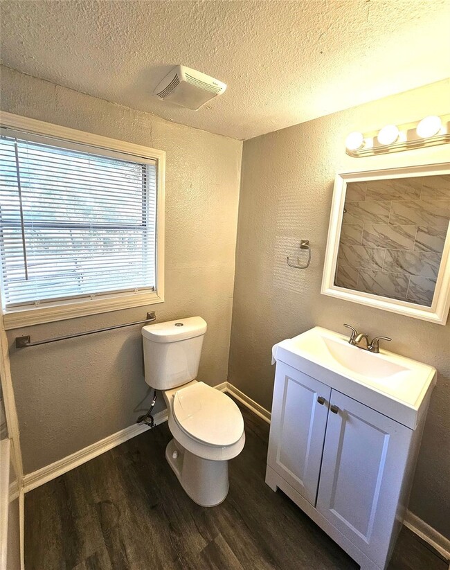 Building Photo - 2919 Letulle Ave