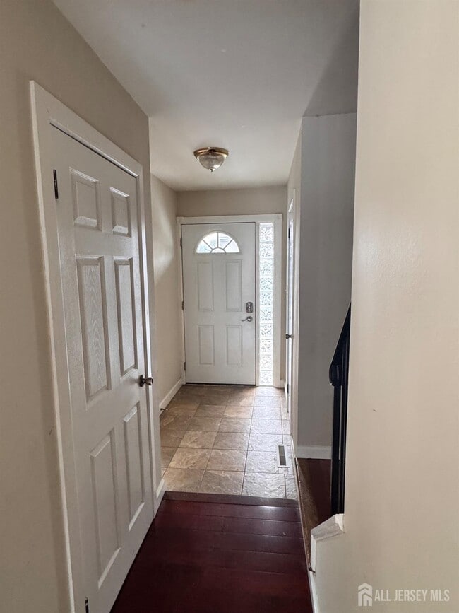 Building Photo - 489 Madison Dr