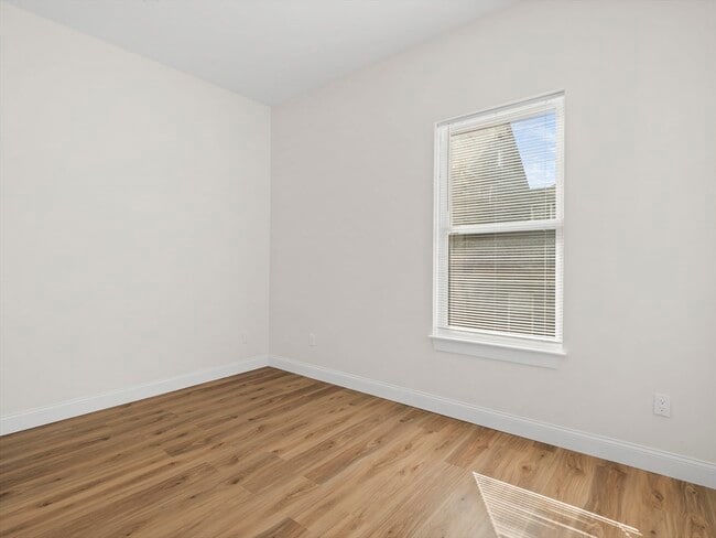 Building Photo - 14 William St