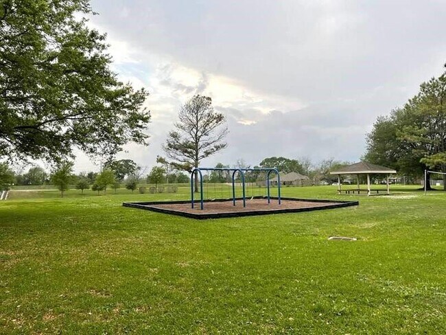 Building Photo - 2526 Lake Dale Ln