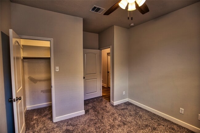 Building Photo - 912 Farm Path