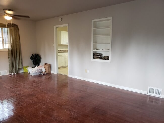 Building Photo - Cute 3 bedroom duplex FOR RENT on Uintah St.