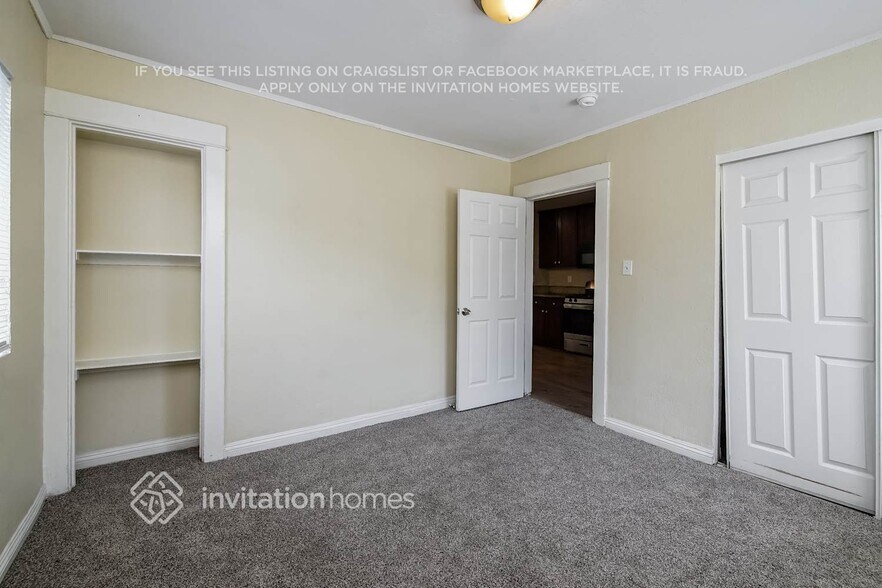 Building Photo - 1522 W 60th St