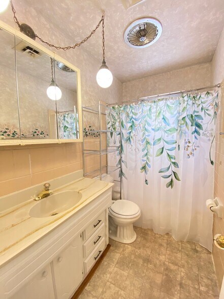 Building Photo - 5414 S Land Ave