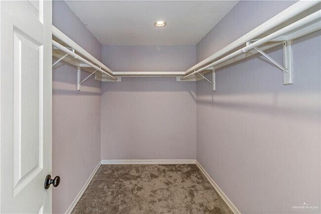 Building Photo - 2318 Flushing Meadows Dr