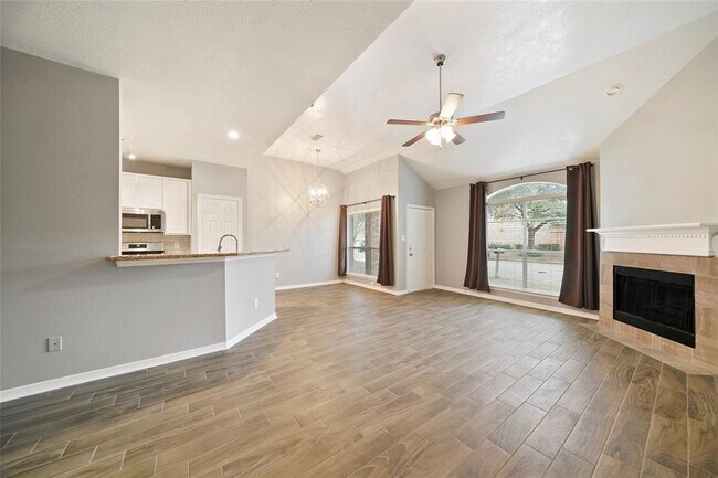 Building Photo - 10815 Norchester Village Dr