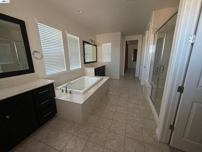 Building Photo - 575 W Strauss Dr