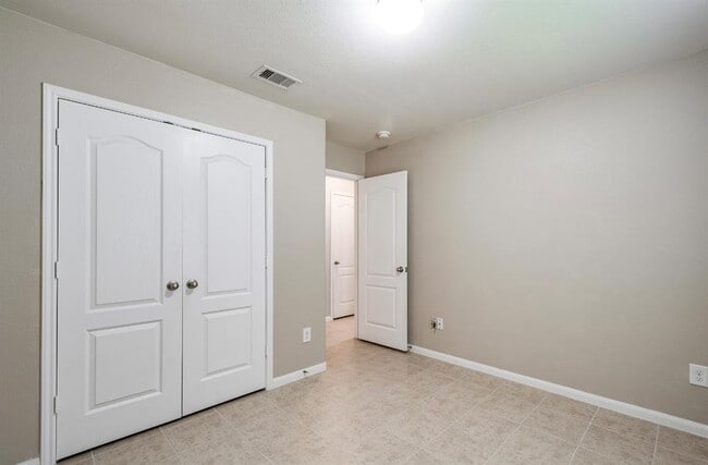 Building Photo - 4606 Pin Oak Creek Ln