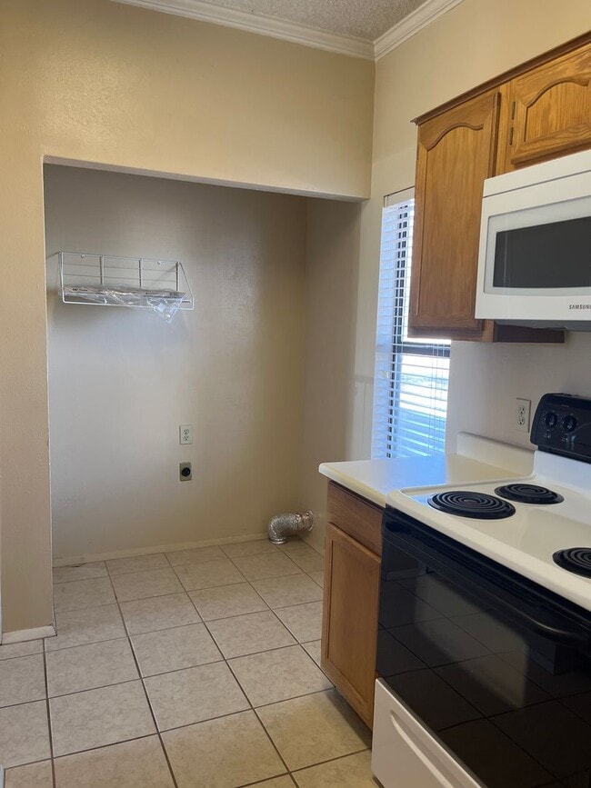 Building Photo - 1020 Mockingbird Ln