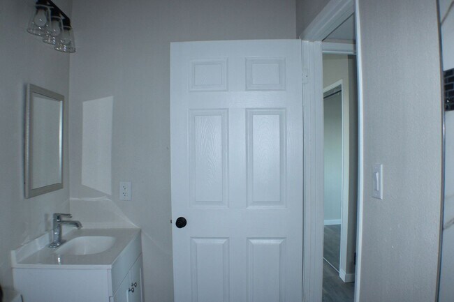 Building Photo - Beautiful Rental with Fireplace, Granite Counters & Relaxing Backyard