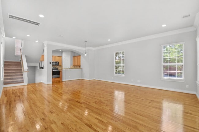 Building Photo - $2k OFF 18 MONTH LEASE!!