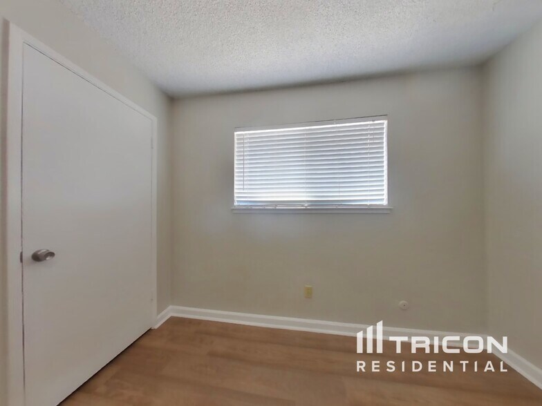 Building Photo - 405 Pirinen Ln