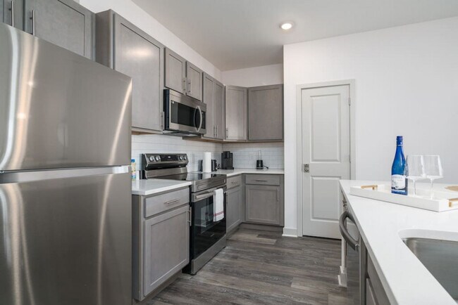 Building Photo - 5790 Sunrise Way