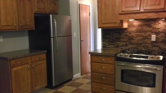 Building Photo - 2124 Seaforth Pl