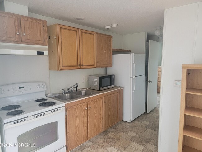 Building Photo - 469 S Green St