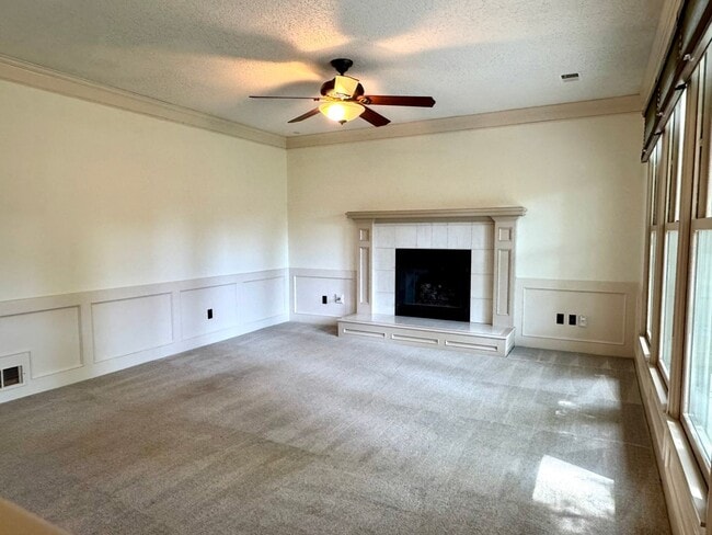 Building Photo - {12009} Available Immediately + Finished Lower Level + Olathe Schools