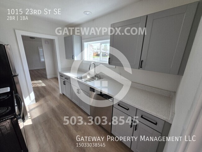 Building Photo - 1015 23rd St SE