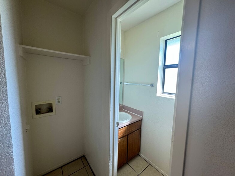 Building Photo - 1104 Leslie Cir