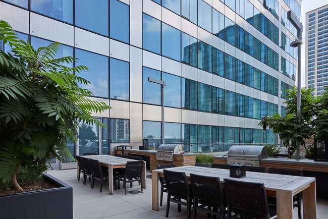 Building Photo - 1000 S Michigan Ave