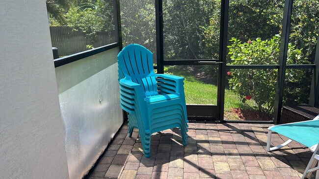 Building Photo - 495 NE Abaca Way