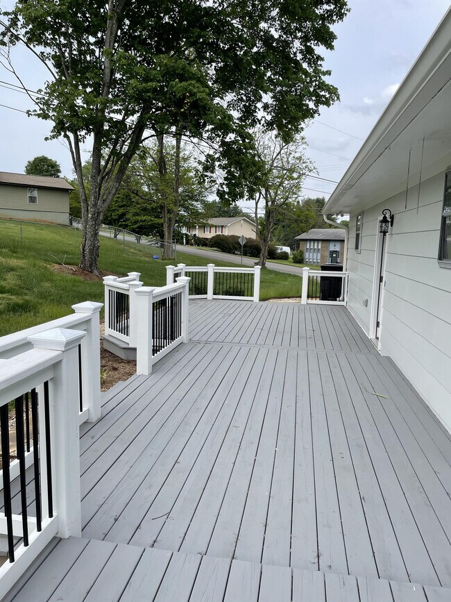 Building Photo - 2601 Shropshire Blvd