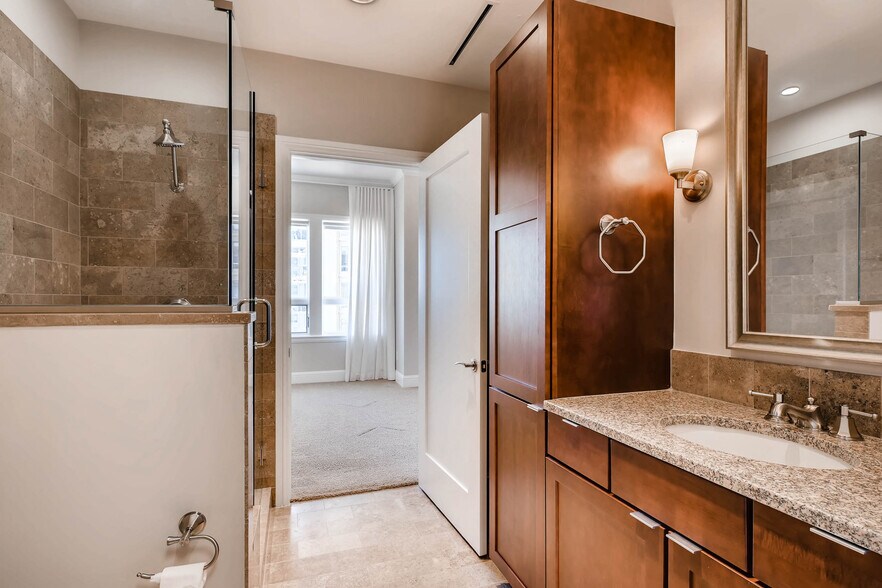 2nd bathroom - 7600 Landmark Way