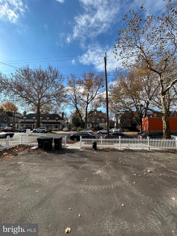 Building Photo - 2417 N 54th St