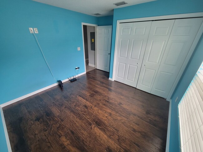 Building Photo - Beautiful Home near Busch Gardens!