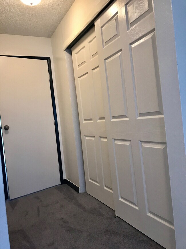Building Photo - JamesTown Townhouses