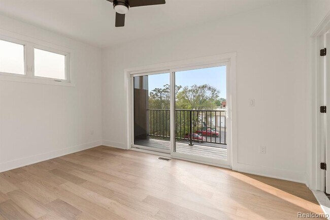 Building Photo - 2037 11th St